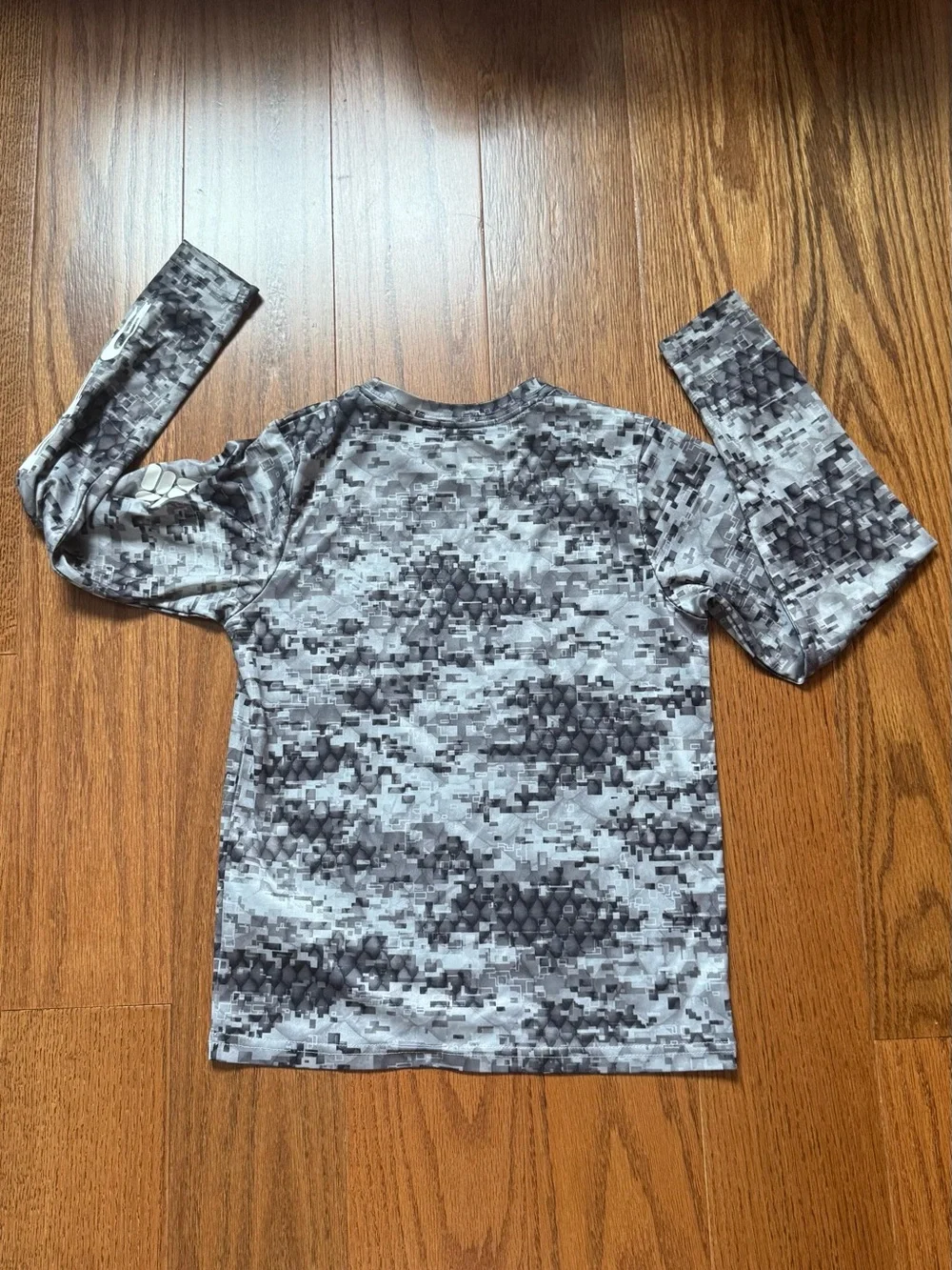 Columbia Omni-Wick Youth Small (8) Digital Camo Long Sleeve Shirt